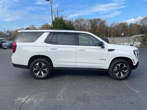 2026 GMC Yukon 4WD AT4