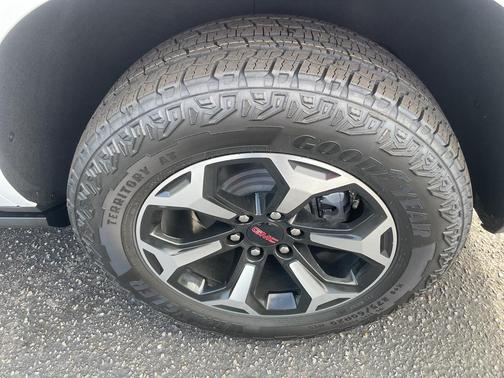 2026 GMC Yukon 4WD AT4