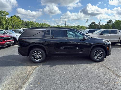 Mosaic Black Metallic 2026 Chevrolet Traverse LT