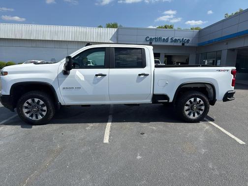 Summit White 2026 Chevrolet Silverado 2500 Custom