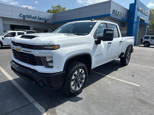 Summit White 2026 Chevrolet Silverado 2500 Custom