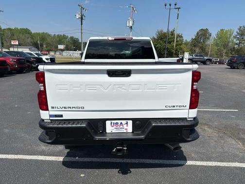 Summit White 2026 Chevrolet Silverado 2500 Custom