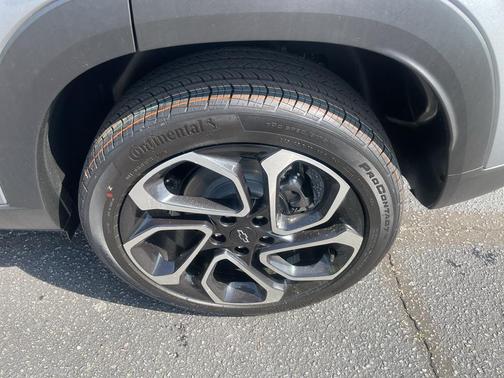 Sterling Gray Metallic 2026 Chevrolet Trax FWD 2RS