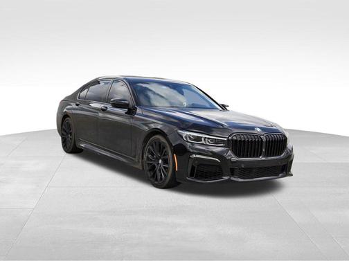 2022 BMW 740 i