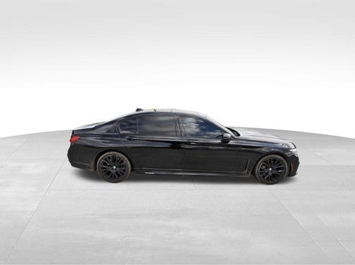 2022 BMW 740 i
