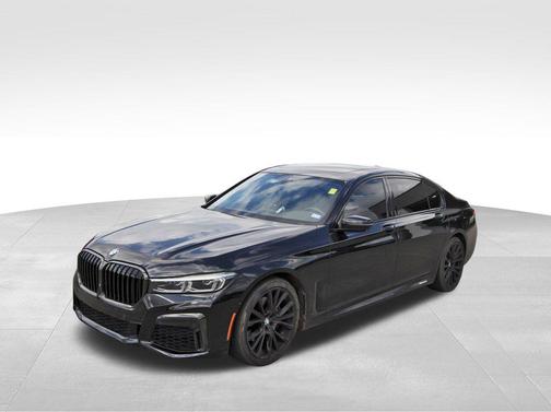 2022 BMW 740 i