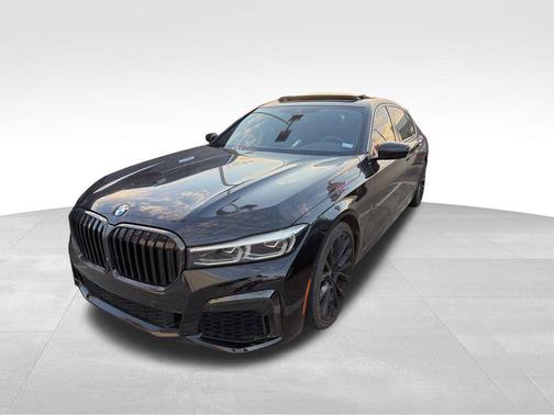 2022 BMW 740 i