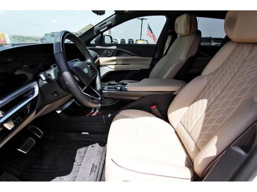 2025 Cadillac LYRIQ Sport