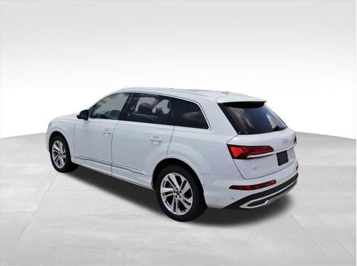 2024 Audi Q7 55 Premium Plus