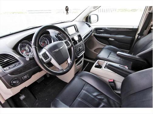 2013 Chrysler Town & Country Touring