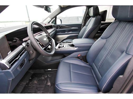 2025 Cadillac Escalade IQ Luxury 2