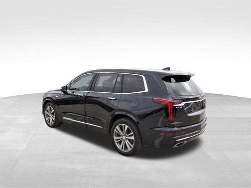 2022 Cadillac XT6 Premium Luxury FWD