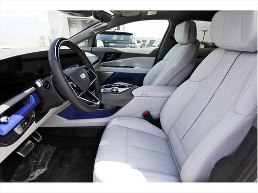 2025 Cadillac OPTIQ Luxury 2 AWD