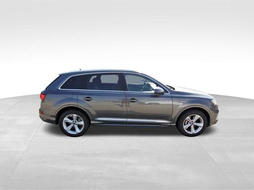 2024 Audi Q7 45 Premium Plus