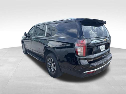 2023 Chevrolet Suburban LT