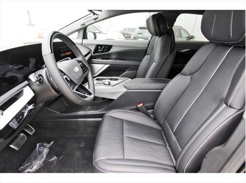 2025 Cadillac OPTIQ Luxury 2 AWD