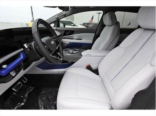 2025 Cadillac OPTIQ Luxury 2 AWD
