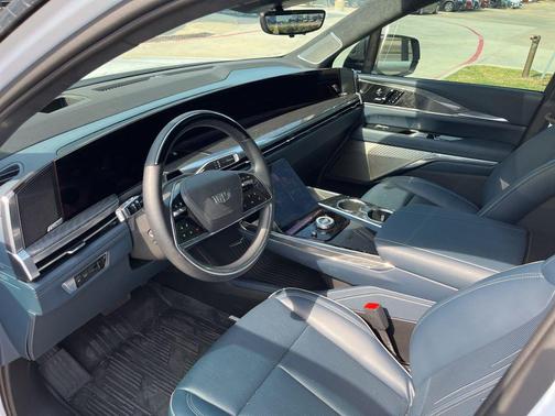 2025 Cadillac Escalade IQ Sport 2