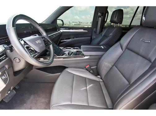 Crystal White Tricoat 2025 Cadillac Escalade Luxury