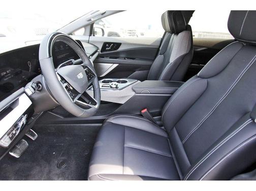 2025 Cadillac OPTIQ Luxury 1 AWD