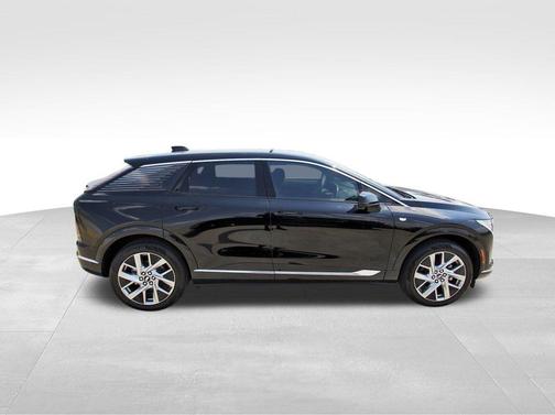 2025 Cadillac OPTIQ Luxury 1 AWD