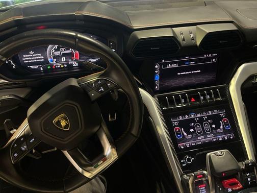 2019 Lamborghini Urus Base