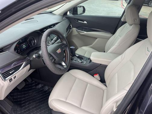 2023 Cadillac XT4 Luxury