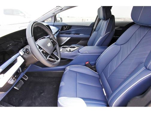 2025 Cadillac OPTIQ Luxury 2 AWD