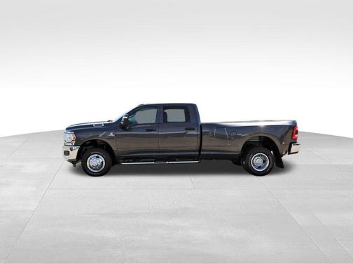 2024 RAM 3500 Tradesman Crew Cab 4x4 8' Box