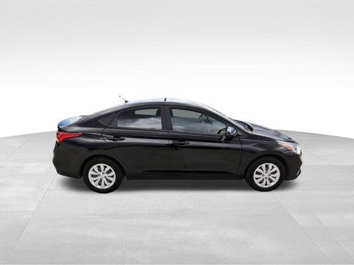 2022 Hyundai Accent SE