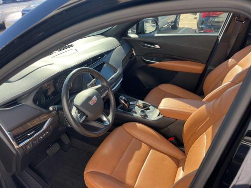 2023 Cadillac XT4 Premium Luxury