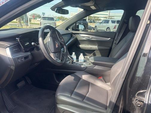 Stellar Black Metallic 2023 Cadillac XT5 Luxury