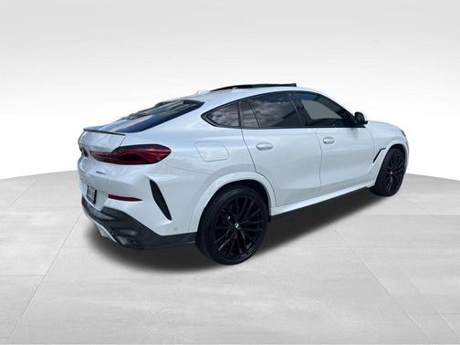 Mineral White Metallic 2026 BMW X6 xDrive40i