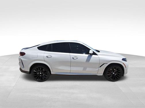 Mineral White Metallic 2026 BMW X6 xDrive40i