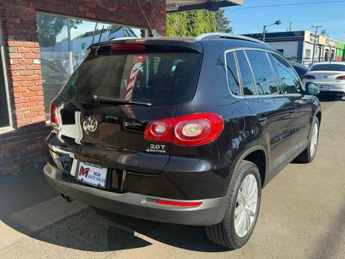 Deep Black Metallic 2011 Volkswagen Tiguan SEL