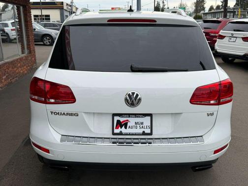 Pure White 2014 Volkswagen Touareg 3.6L Sport