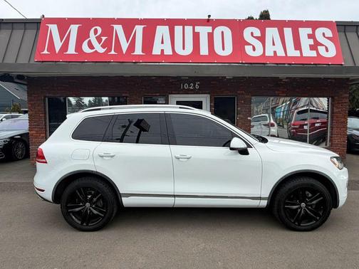 Pure White 2014 Volkswagen Touareg 3.6L Sport