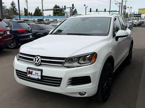 Pure White 2014 Volkswagen Touareg 3.6L Sport
