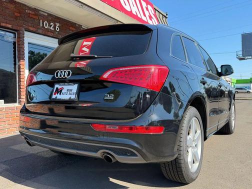 Brilliant Black 2011 Audi Q5 Premium Plus