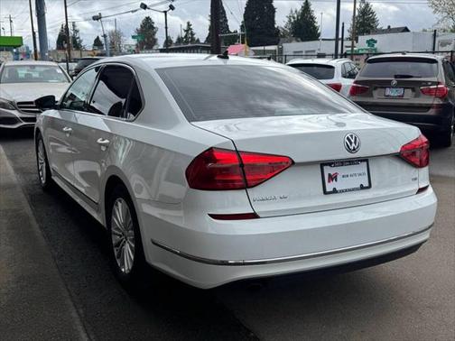 2016 Volkswagen Passat 1.8T SE w/Technology