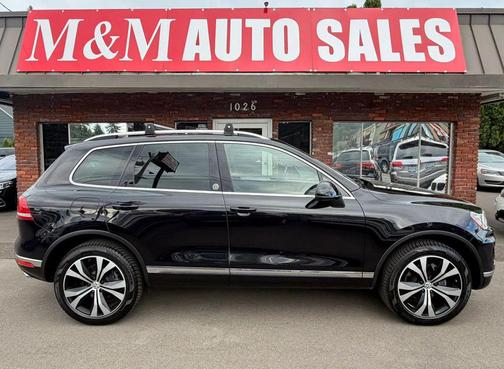 Deep Black Pearl 2017 Volkswagen Touareg V6 Wolfsburg Edition