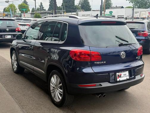 Night Blue Metallic 2013 Volkswagen Tiguan 2.0T SE 4MOTION
