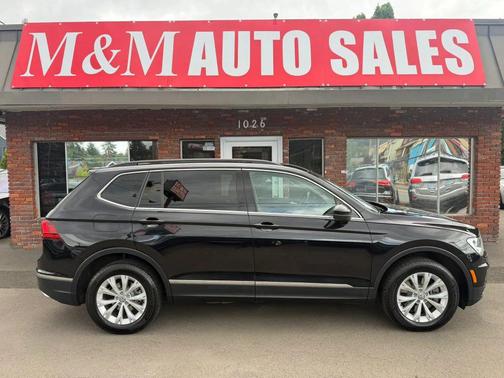 Deep Black Pearl Metallic 2018 Volkswagen Tiguan 2.0T SE