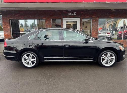 2013 Volkswagen Passat 2.0 TDI SE w/ Sunroof