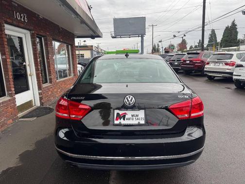 2013 Volkswagen Passat 2.0 TDI SE w/ Sunroof