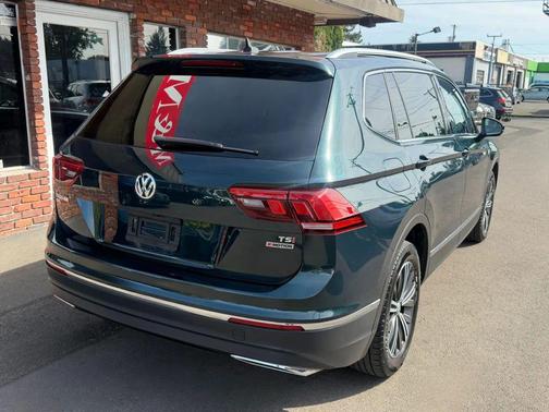 Dark Moss Green Metallic 2018 Volkswagen Tiguan 2.0T SEL
