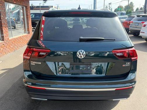 Dark Moss Green Metallic 2018 Volkswagen Tiguan 2.0T SEL