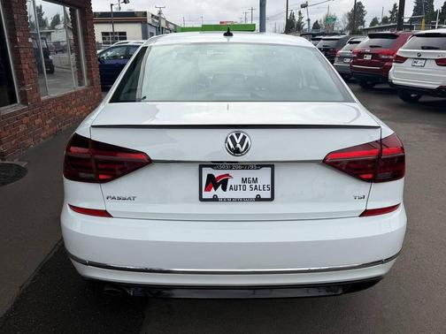 2017 Volkswagen Passat 1.8T R-Line w/Comfort