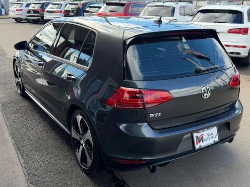 2015 Volkswagen Golf GTI 2.0T SE 4-Door