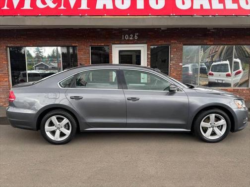 2013 Volkswagen Passat 2.0 TDI SE w/ Sunroof